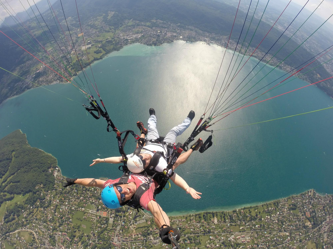 Kdo Parapente-安纳西必去景点