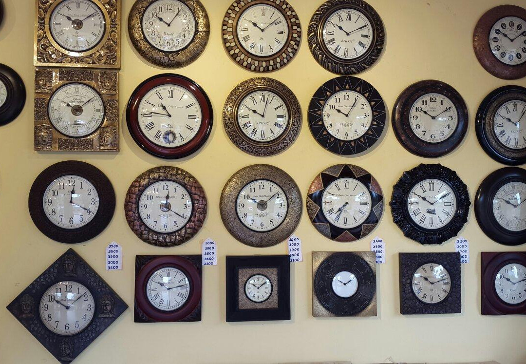 Lavish Antique Clocks景点图片