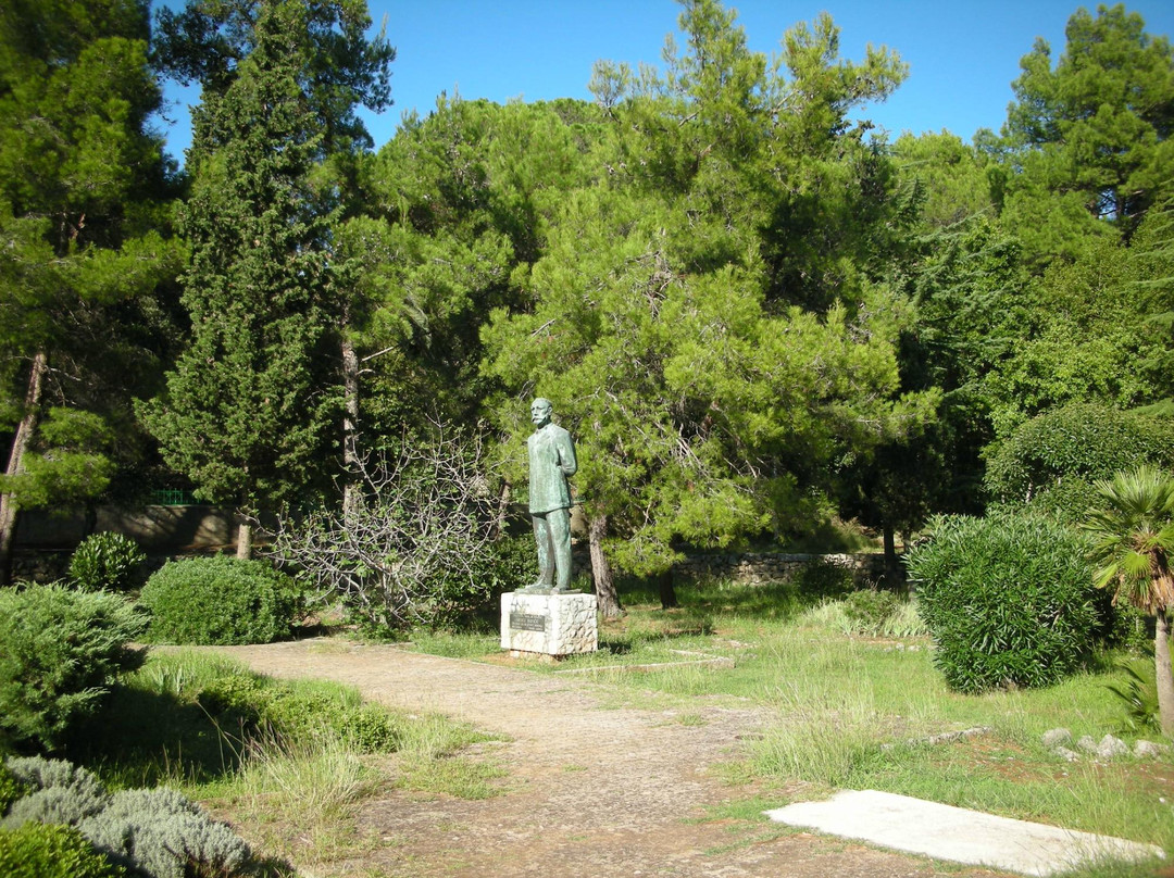 The Monument to Ambroz Haracic景点图片