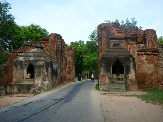 Tharabar Gate-蒲甘必去景点