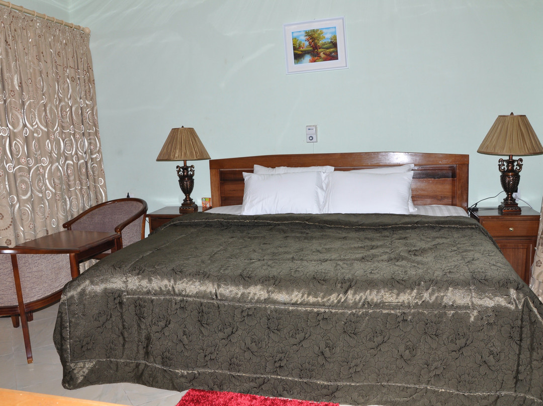 Platinum Guest Lodge