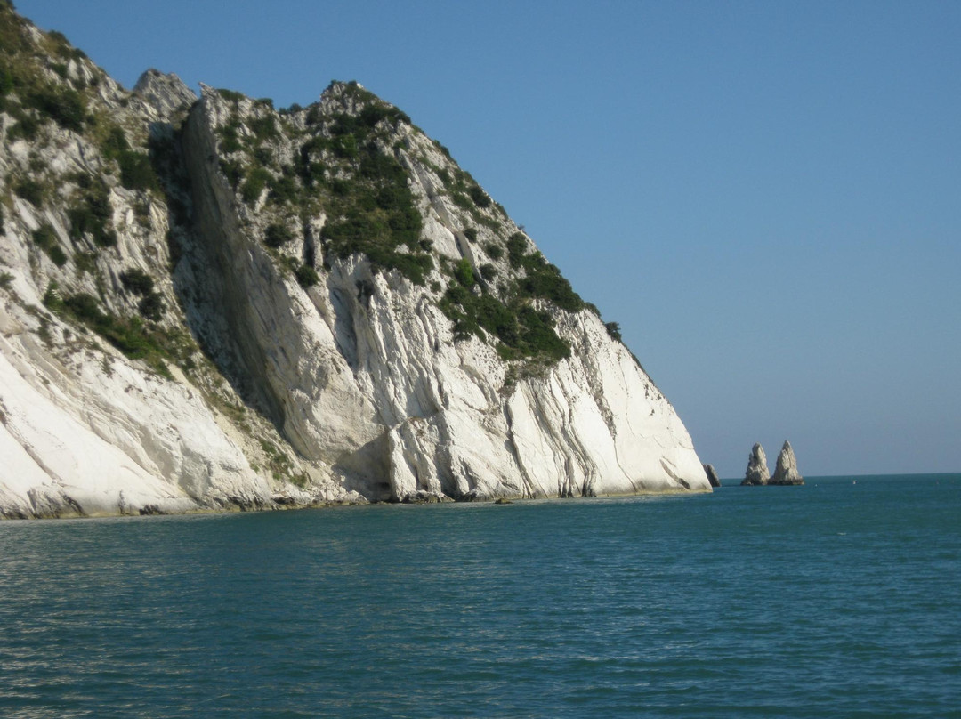 Spiaggia Delle Due Sorelle-Sirolo必去景点