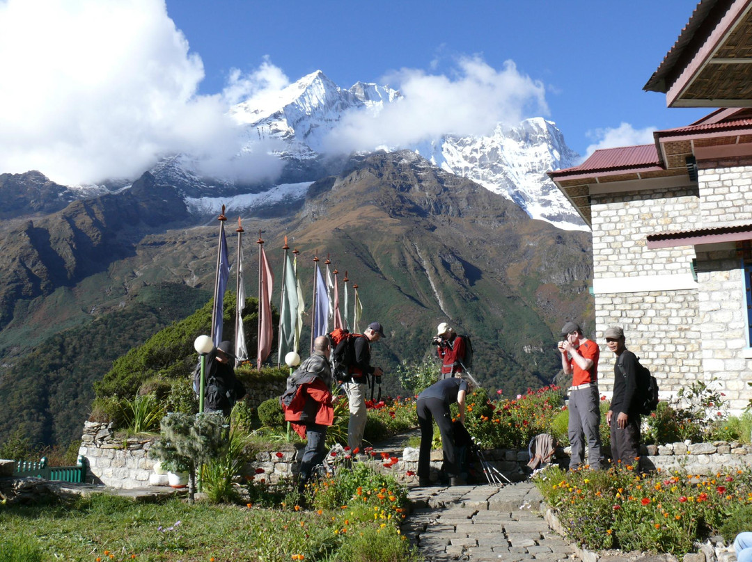 Everest Summit Lodge Mende