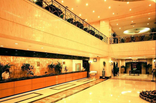 重庆丽苑维景国际大酒店（沙坪坝高铁站店）主图