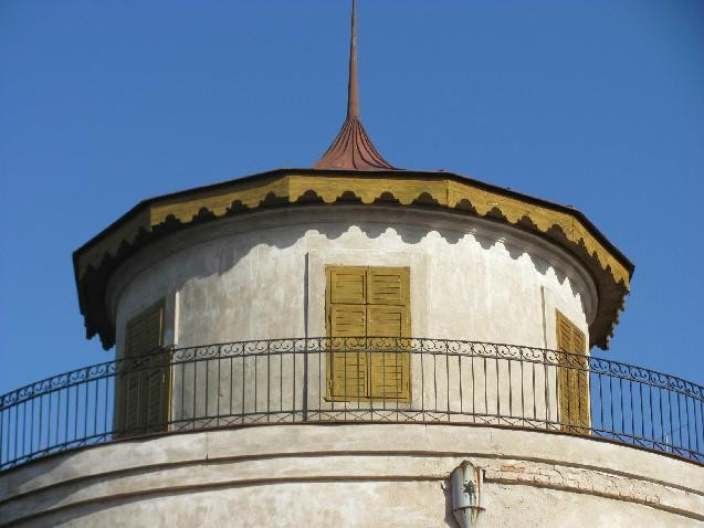 Thick Tower Na Valech景点图片
