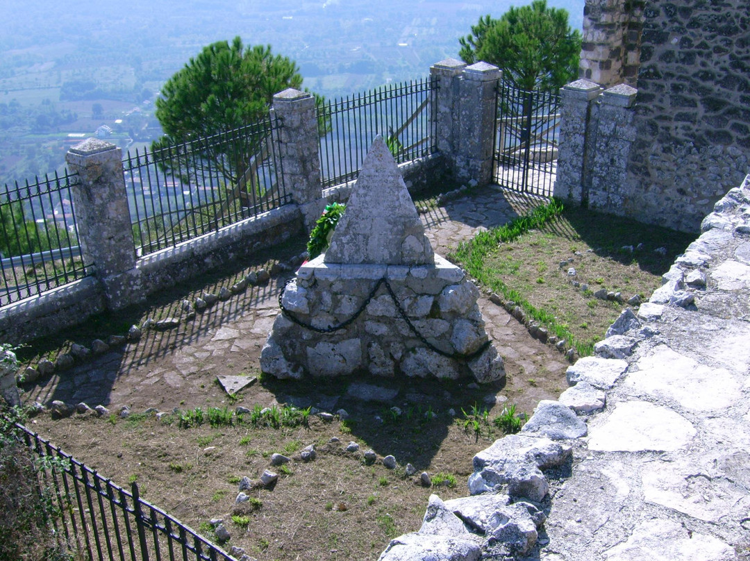 Rudere del Castello Medievale di Castel Morrone景点图片