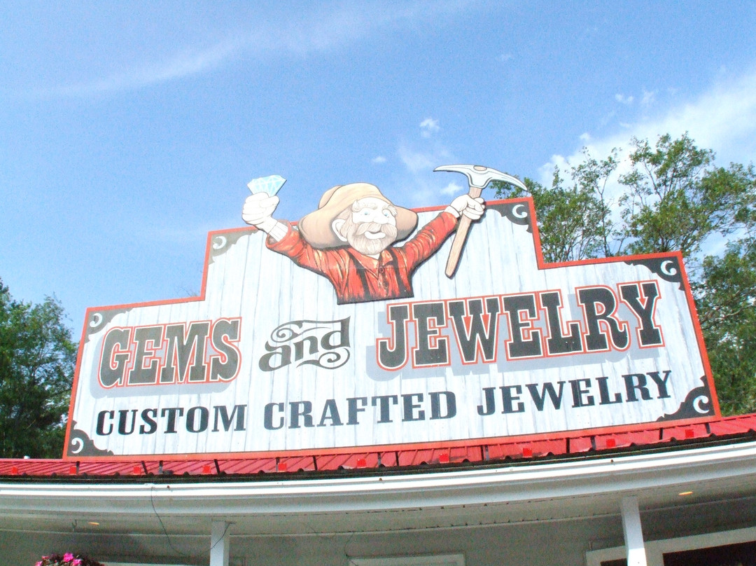 Gem Mountain Gemstone Mine-Spruce Pine必去景点