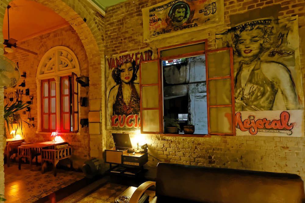 Madrigal Bar Cafe主图