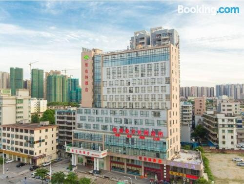 维也纳酒店(湛江海滨大道金沙湾店)主图