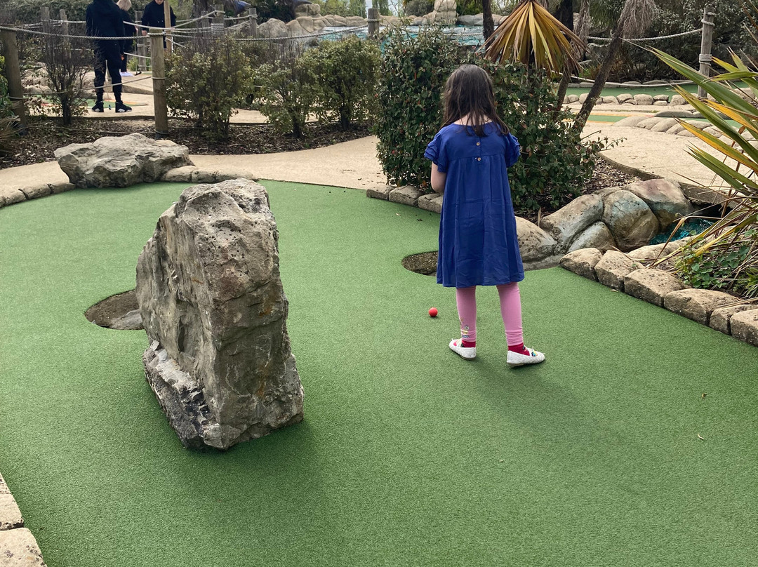 Dinosaur Safari Adventure Golf-巴尼特必去景点