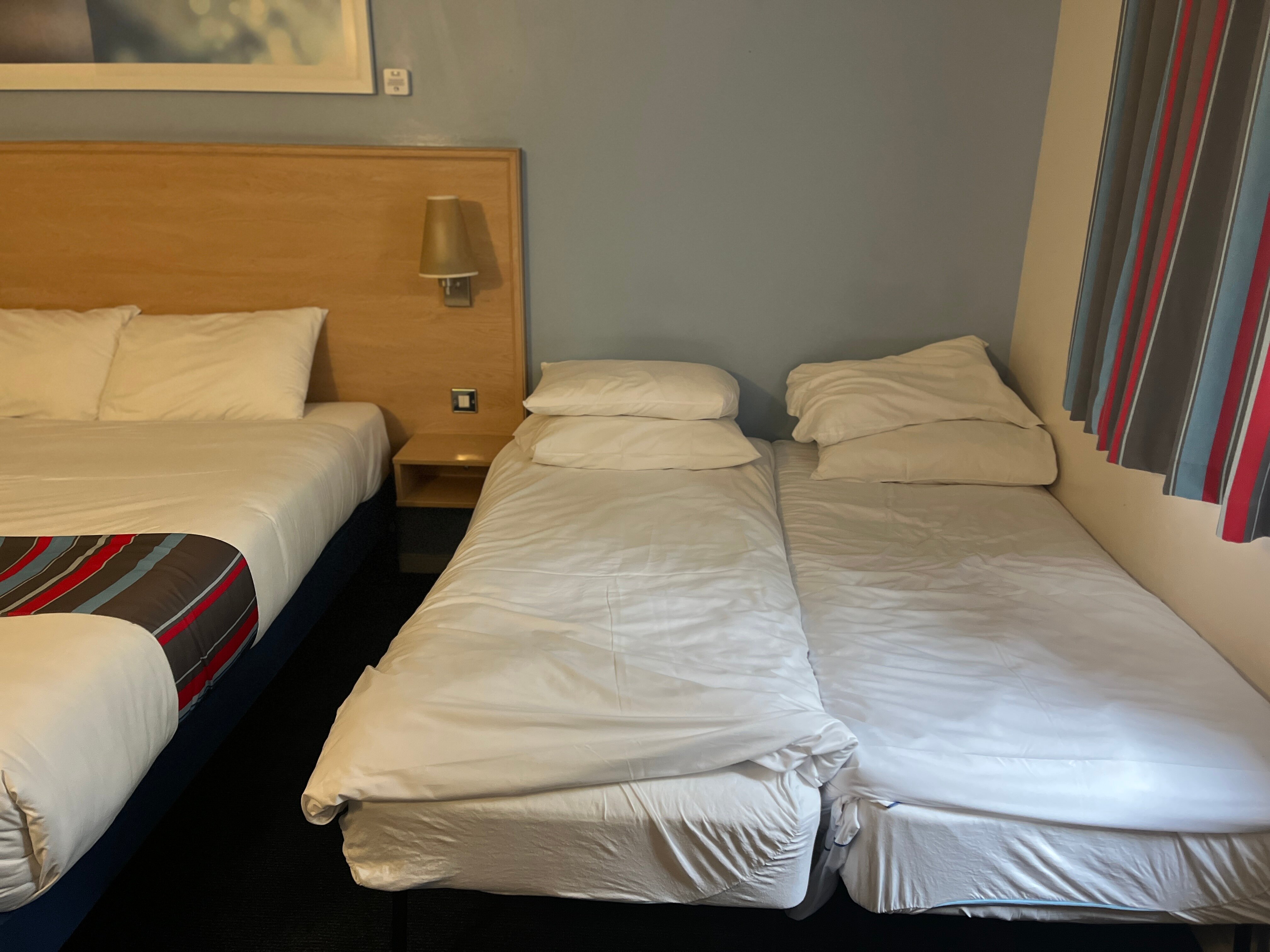 Travelodge Dunfermline-客卧
