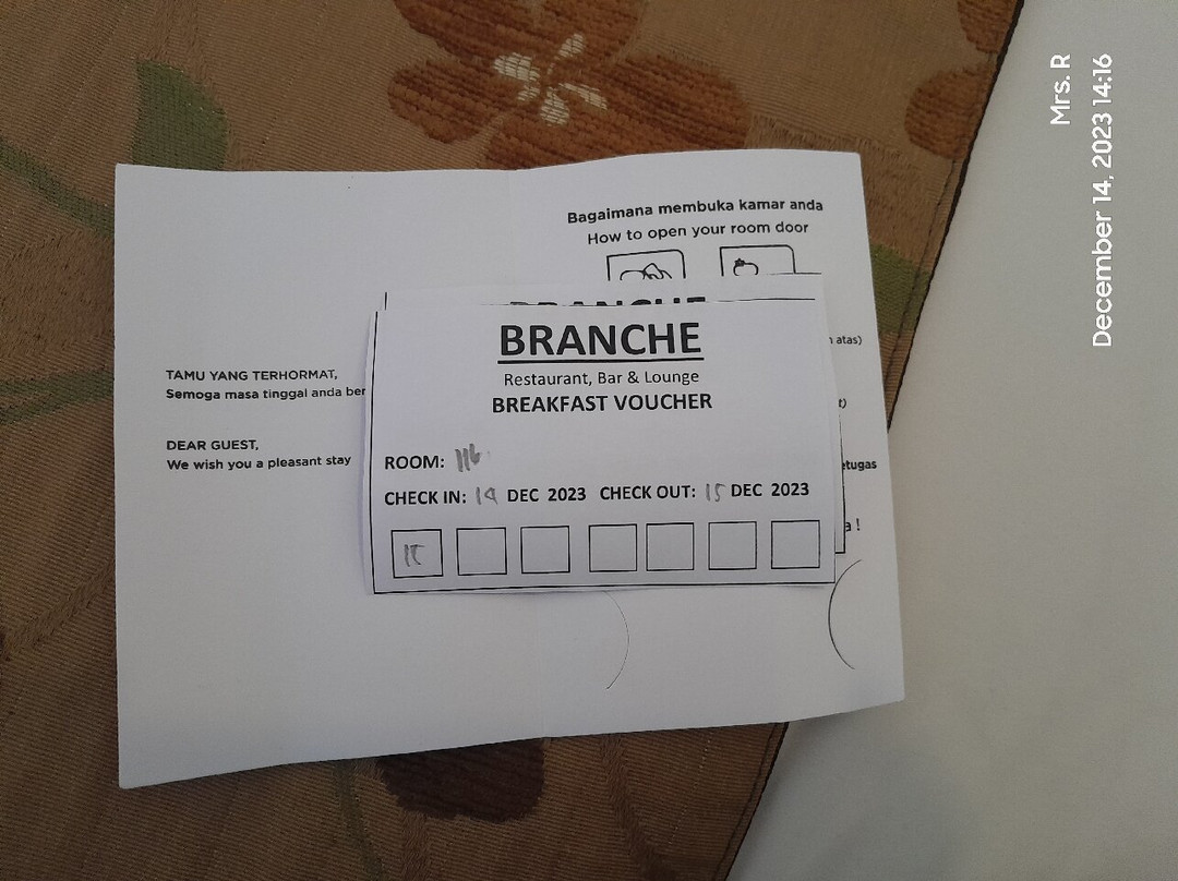 登巴萨金色郁金香基本酒店主图