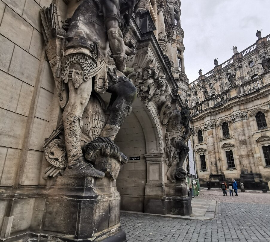 Schlossplatz-德累斯顿必去景点