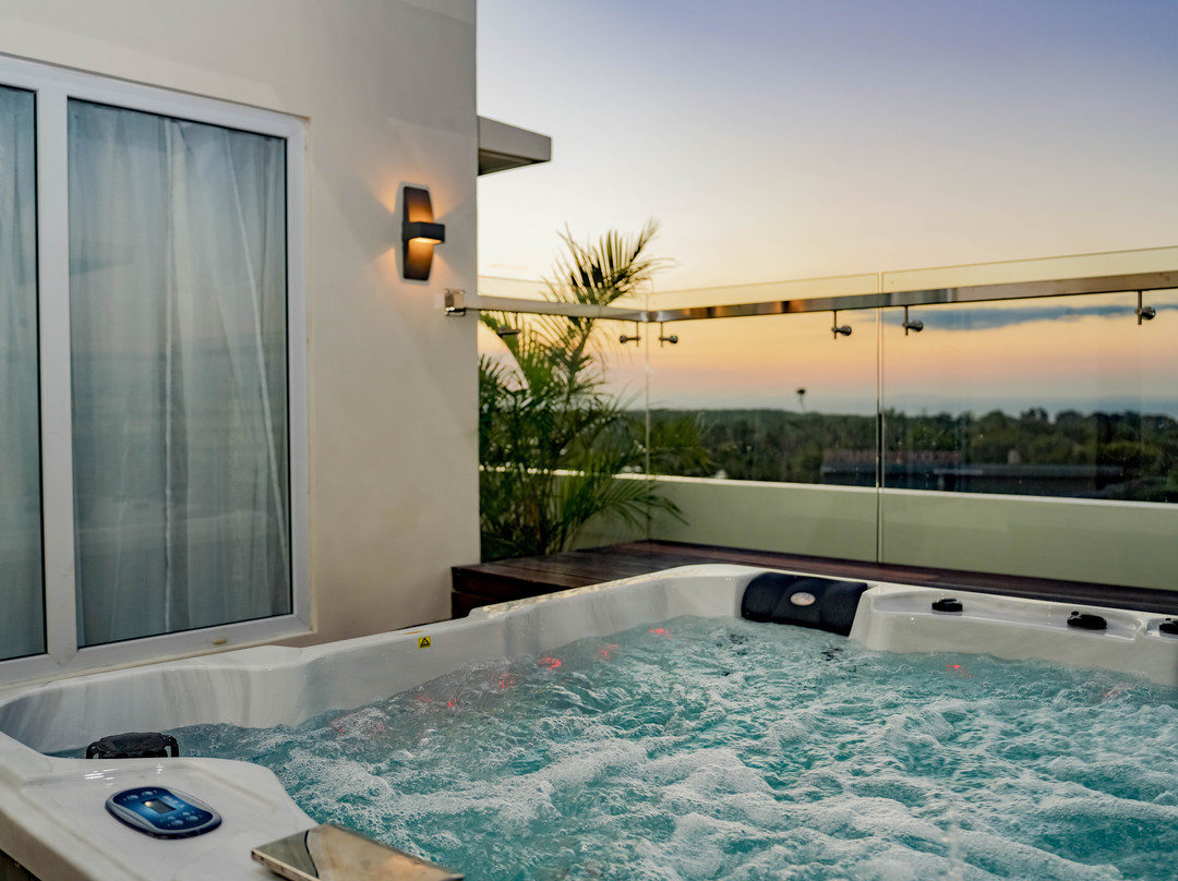 Roy's Hotel And Convention Center