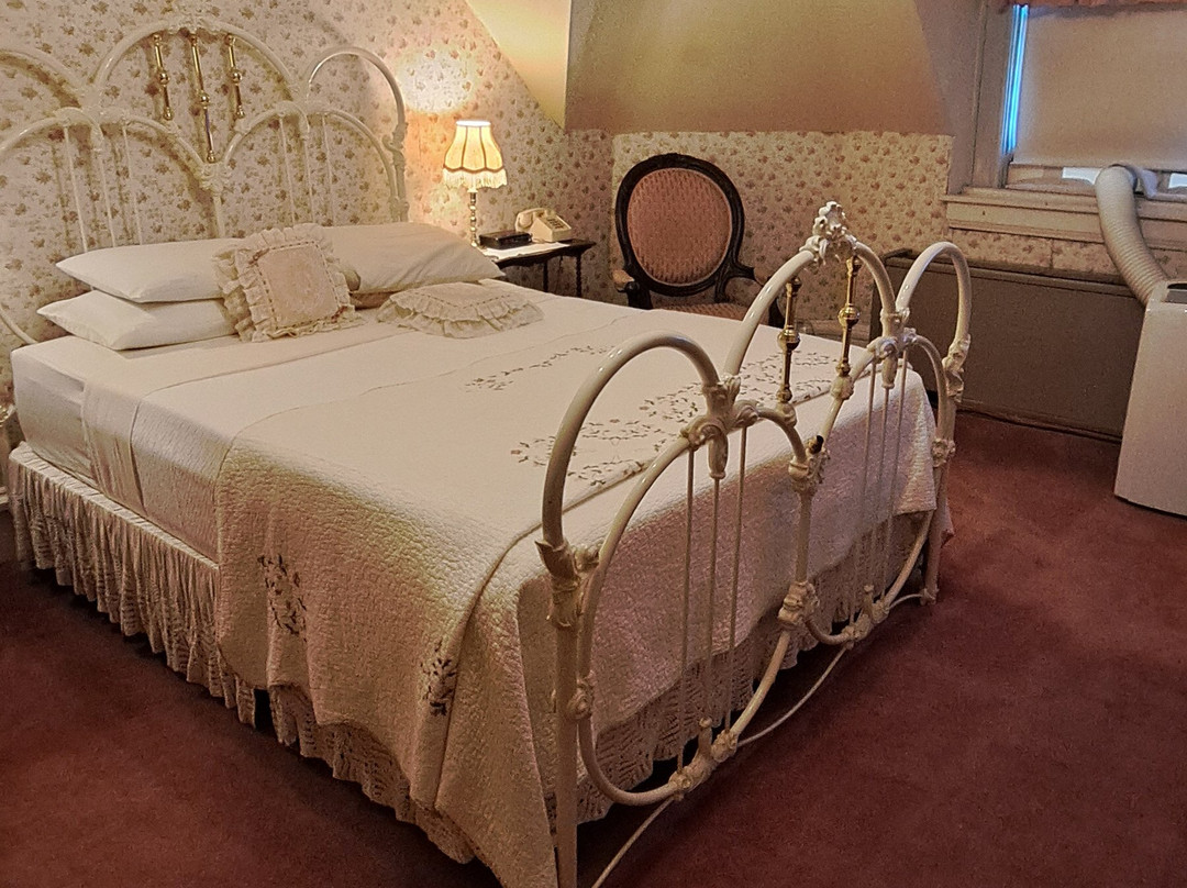 Redstone Inn & Suites主图