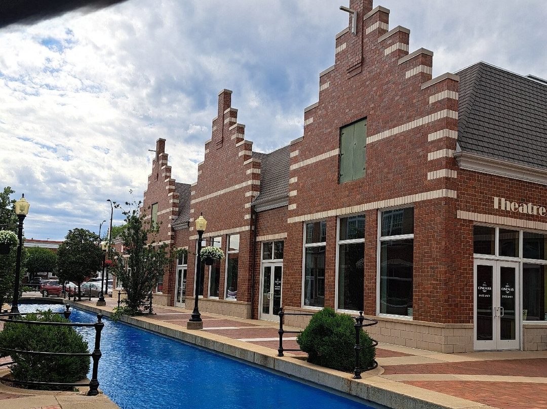 Molengracht Plaza and Canal-Pella必去景点