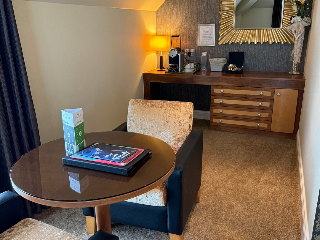 Raheen Woods Hotel主图