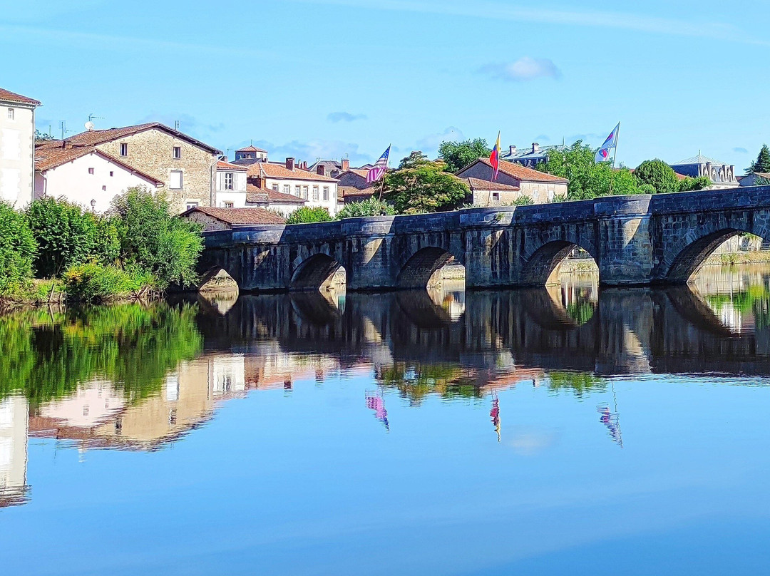 Vieux Pont À Confolens景点图片