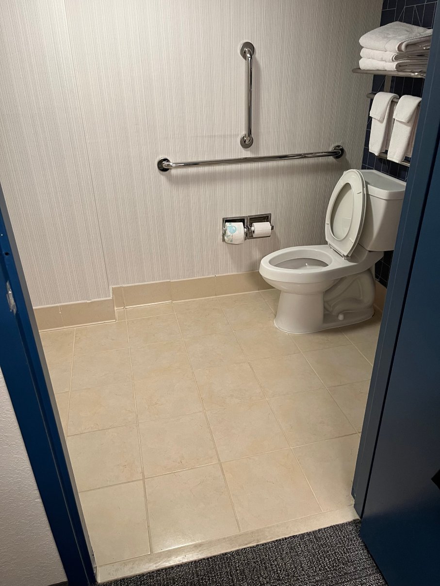 Spark by Hilton Rochester University Area-浴室