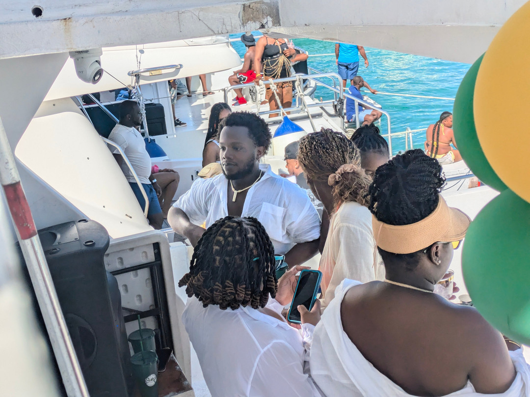 Loose Cannon Boat Charters and Tours-金斯敦必去景点