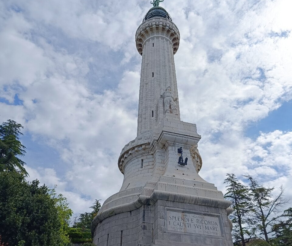 Faro della Vittoria景点图片