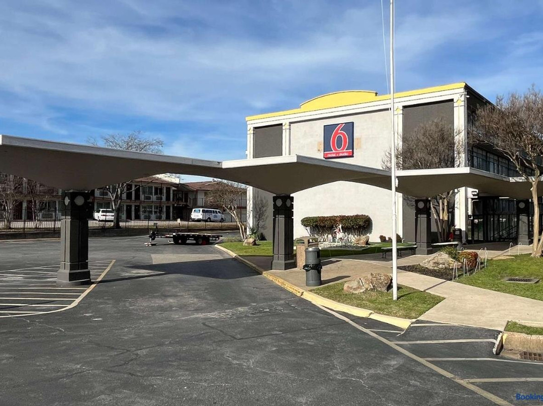 Studio 6 - 3738 Mesquite, TX - Town East