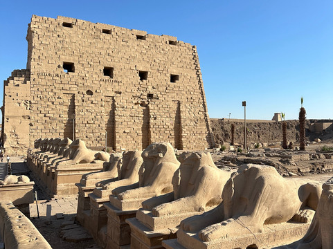 Egy Travelers-亚斯文必去景点