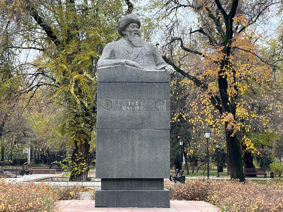 Monument Bust to Jambyl Jabayev-阿拉木图必去景点