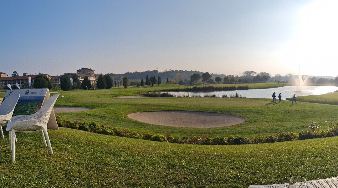 Creative Design House Golf & Spa