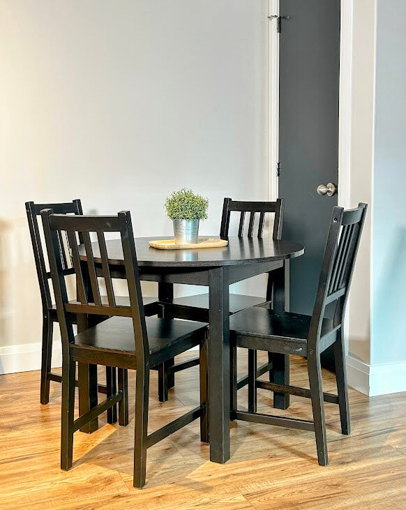 Cribs On The Hill主图