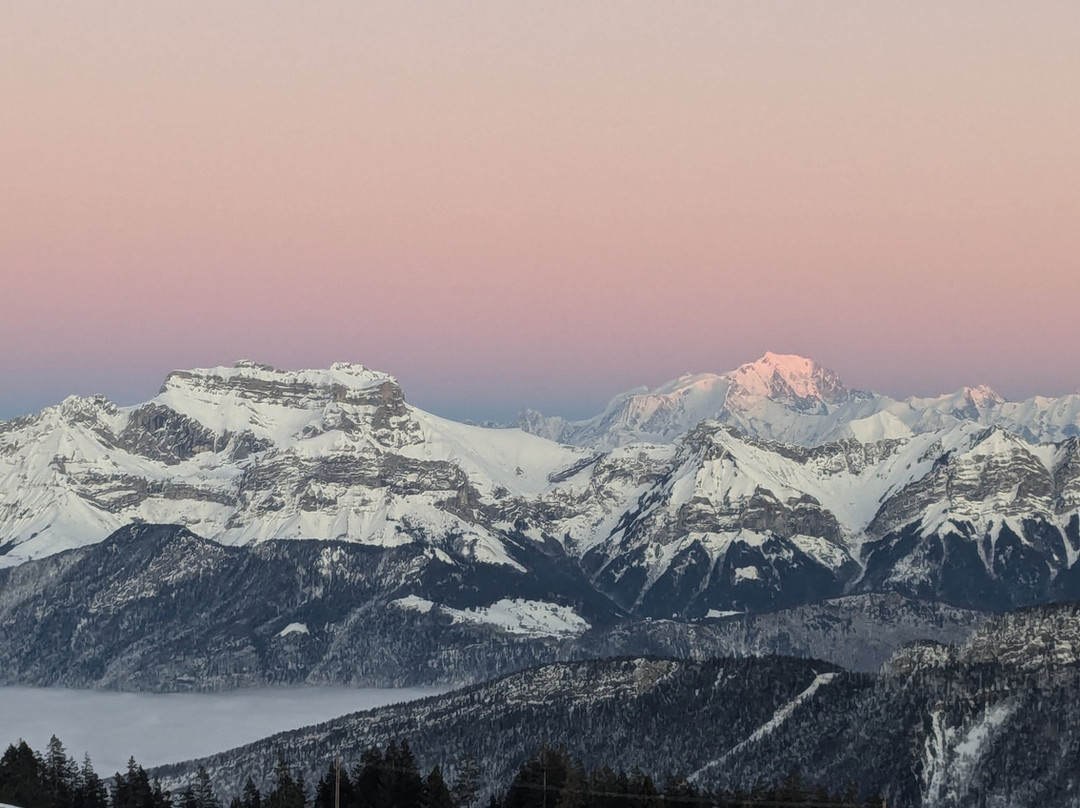 Les Rochers Blancs主图
