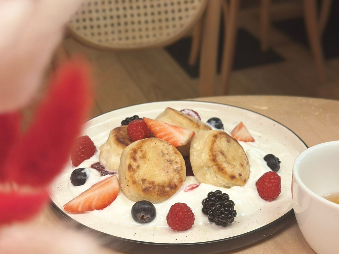 Amo Brunch & Wine