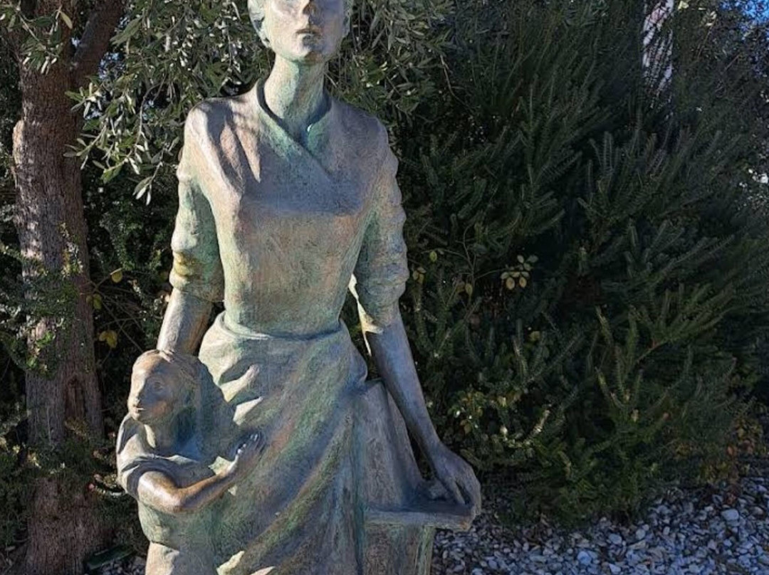 Statua Della Donna Del Lago景点图片