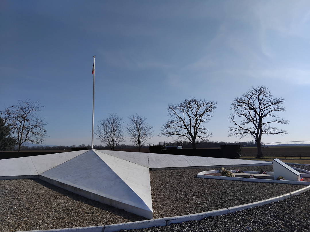 Mémorial Edmond Marin La Meslée景点图片