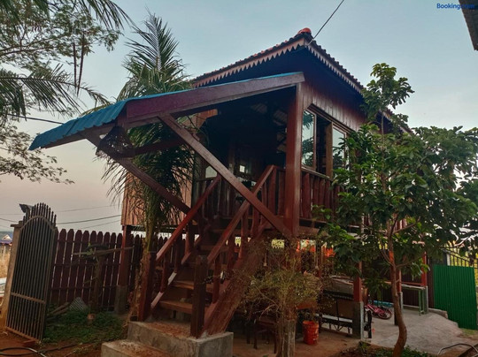 Banlung Hill Top House &Trekking
