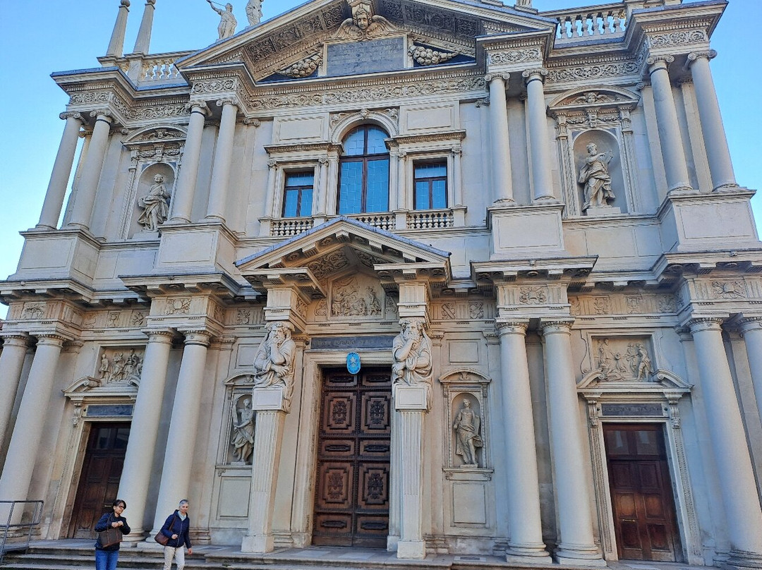 Santuary of Our Lady of Miracles景点图片
