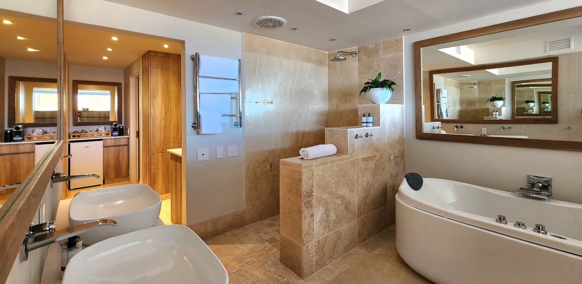 Waves of Grace Seafront Villa-浴室