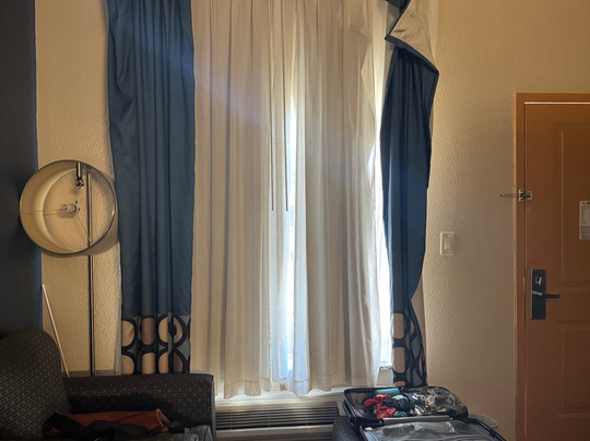 Super 8 by Wyndham Dilley TX主图