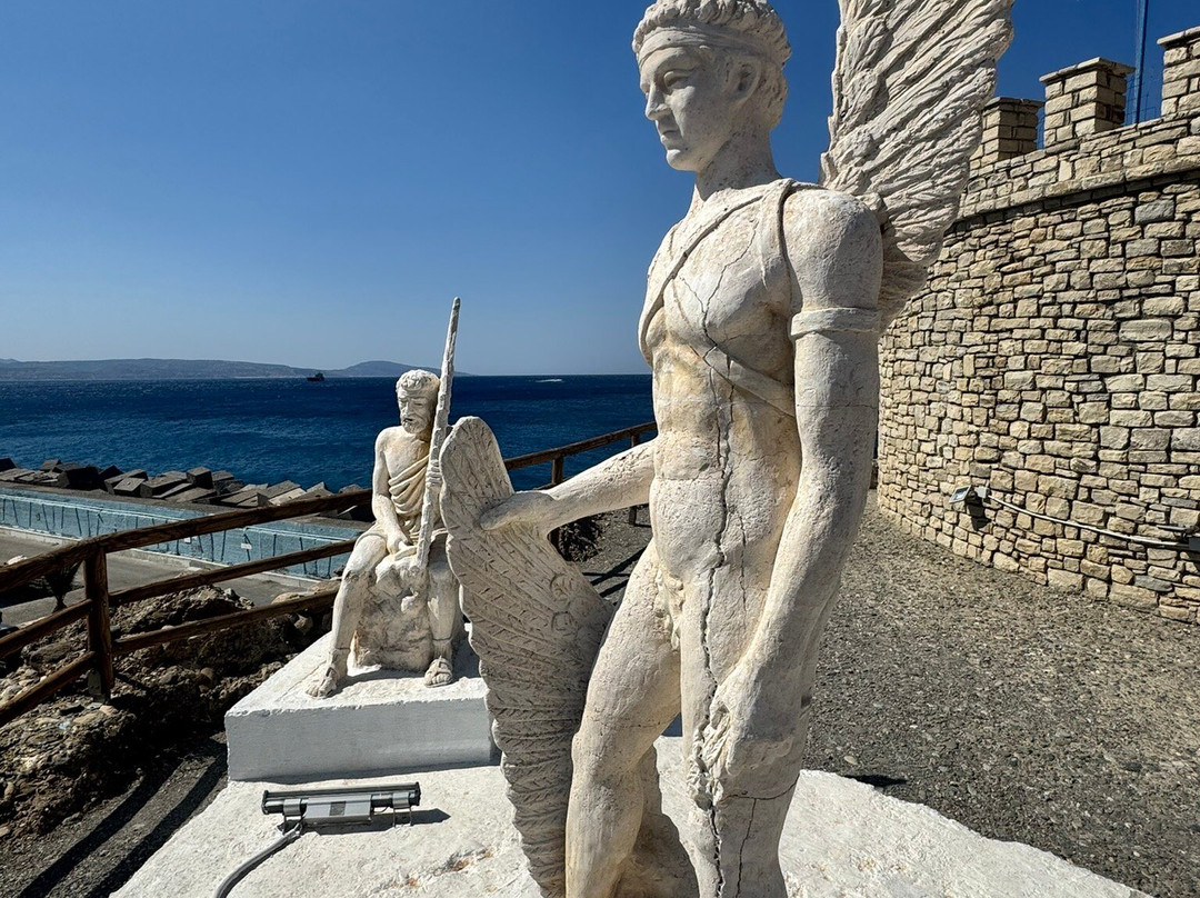Icaros & Daedalus Statues-Agia Galini必去景点