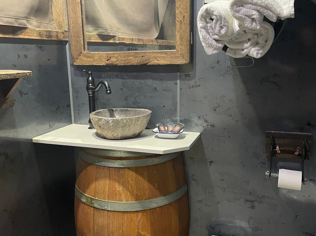 The Staging Post主图