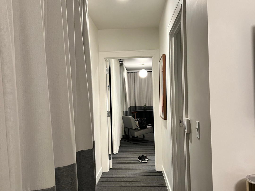 The State Hotel主图