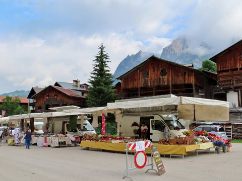 Mercato Settimanale Di Santa Fosca-Selva di Cadore必去景点