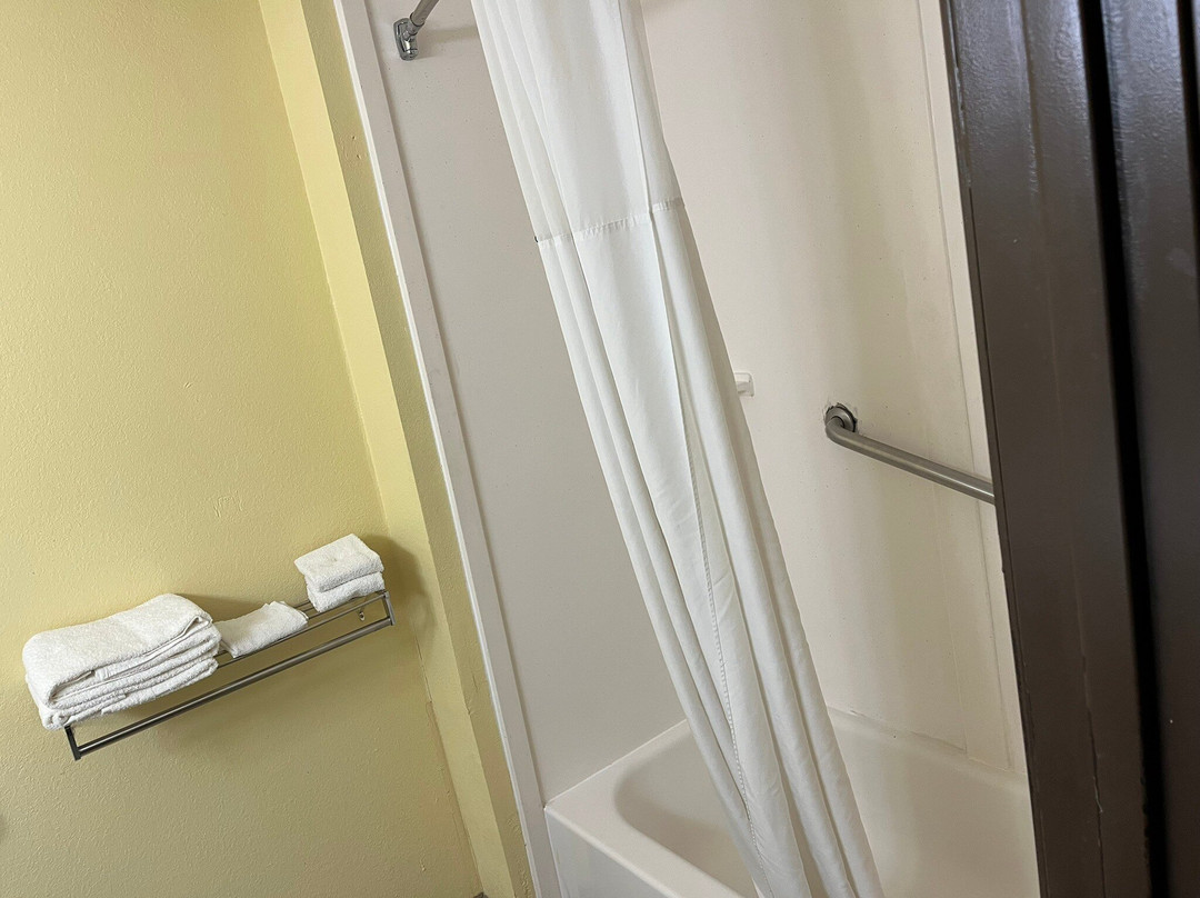 马利耶塔速8酒店主图