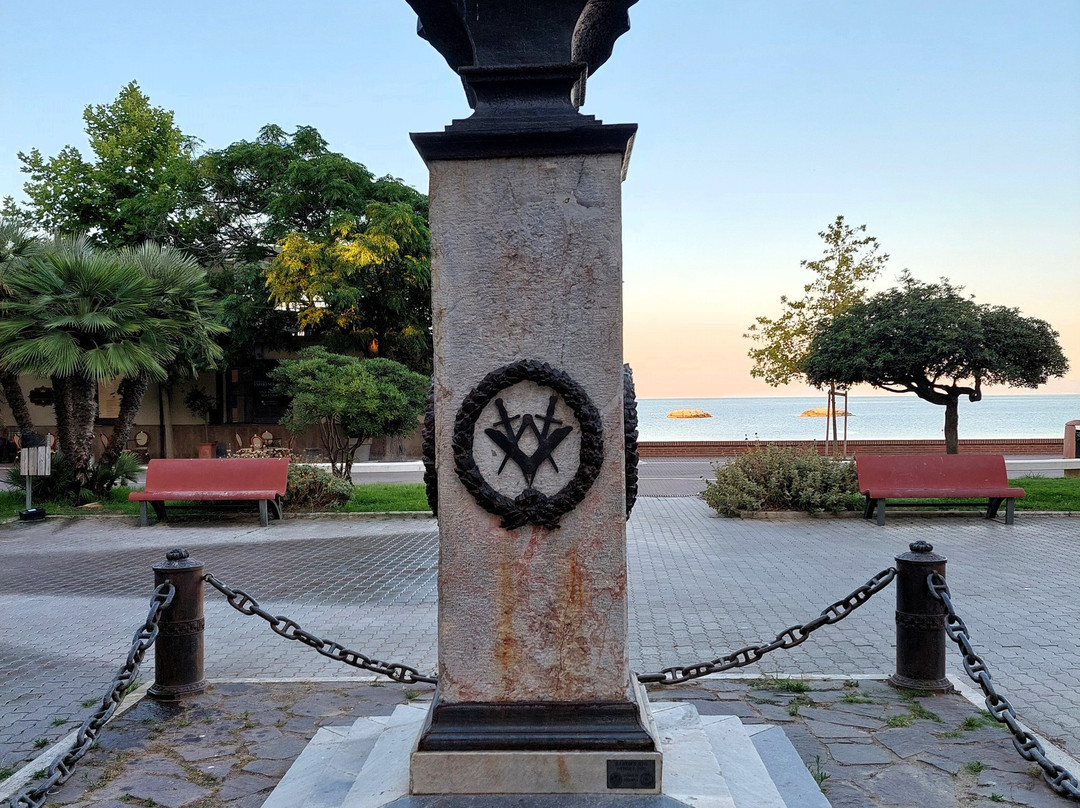 Monumenti di E. Socci e G. Mazzini in Follonica-福洛尼卡必去景点