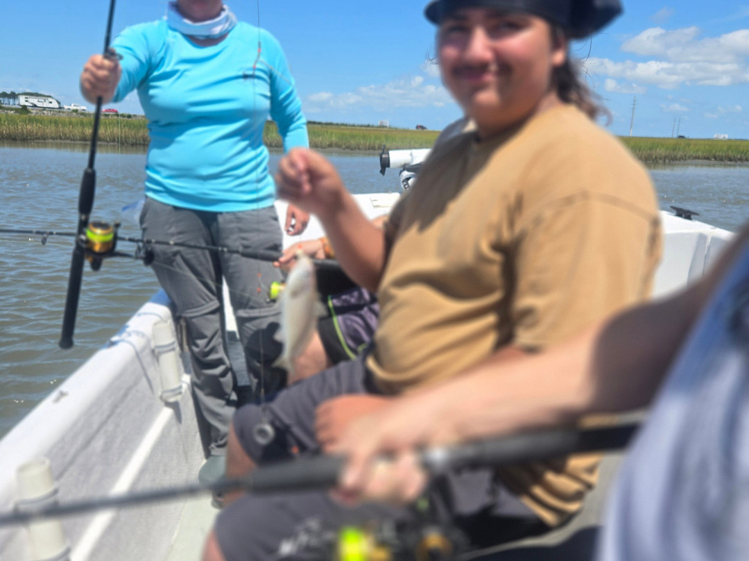 Fish Tales Fishing Charters-钦科蒂格岛必去景点