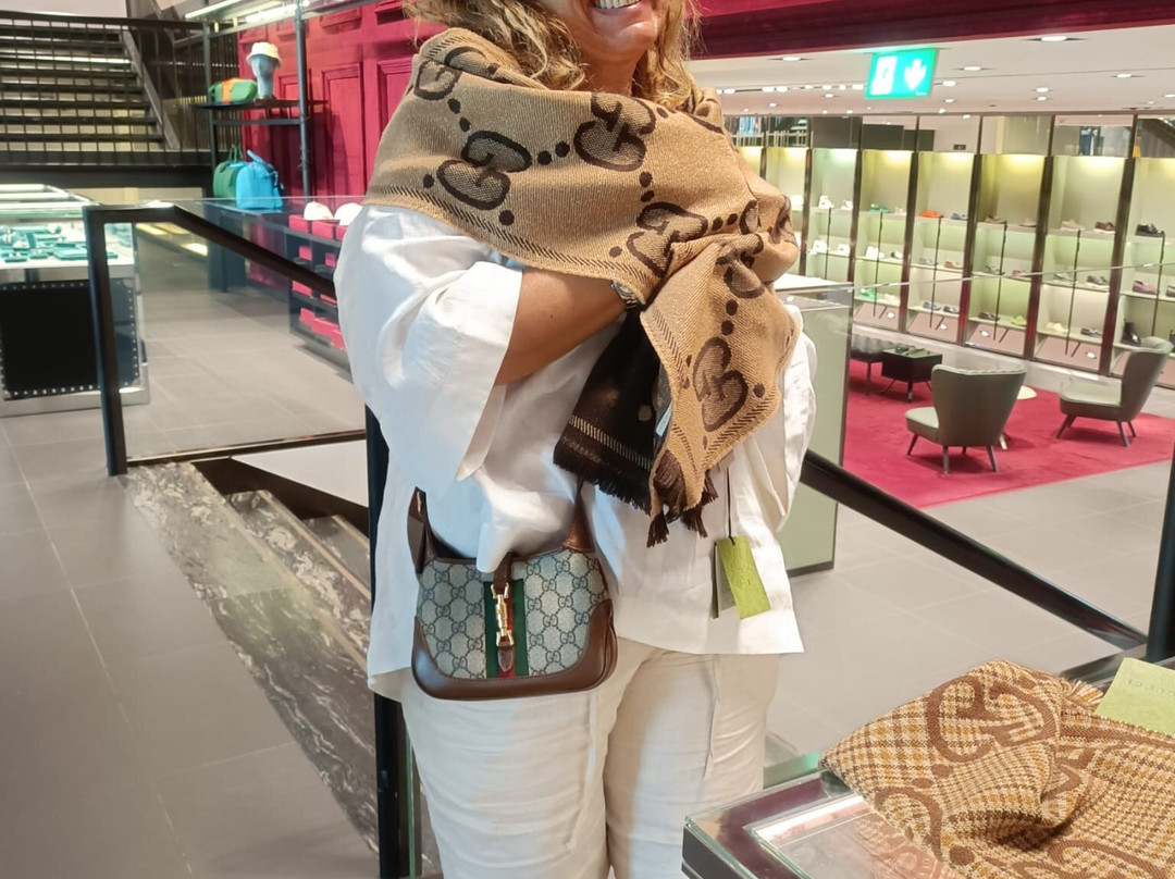 Gucci Outlet-雷杰洛必去景点
