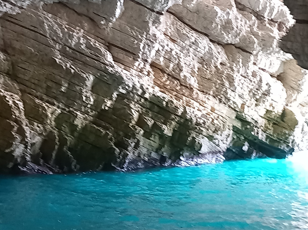 Costante Nicola Agenzia Tour Delle Grotte-佩斯基奇必去景点