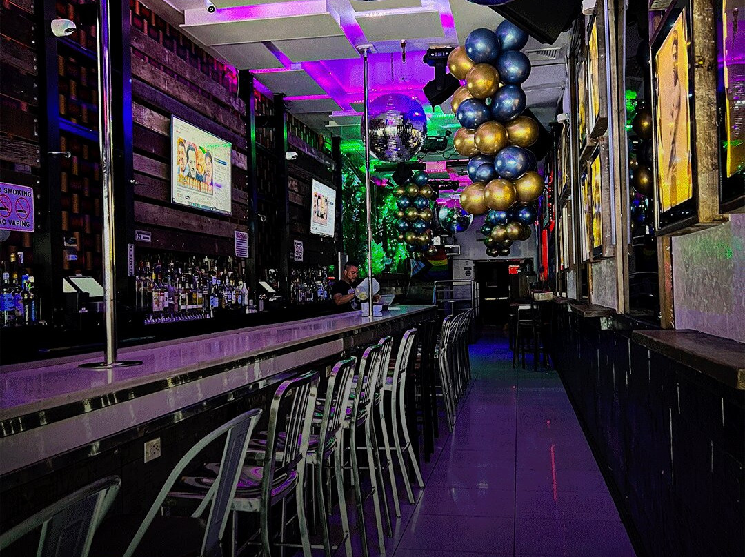 Hombres Lounge-Jackson Heights必去景点