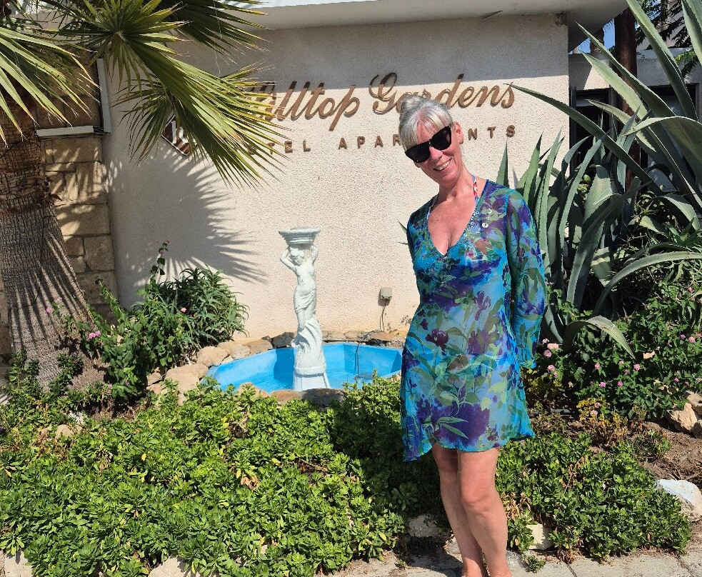 Hilltop Gardens Hotel Apartments主图