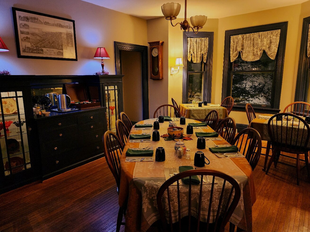 The Alden House主图